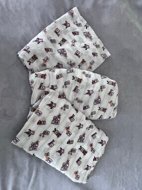 Disney Resort Vintage Sheet Bundle 3 Sheets 26 x 36 Pack N Play Std Play Yard